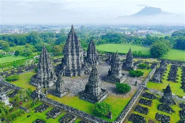 Naomi, 35 — Escort in Candi Prambanan, Indonesia