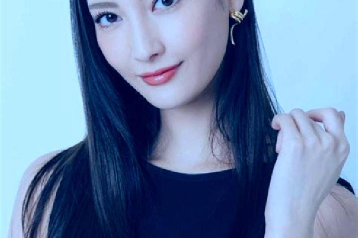 Naomi, 35 — Escort in Nanao, Japan