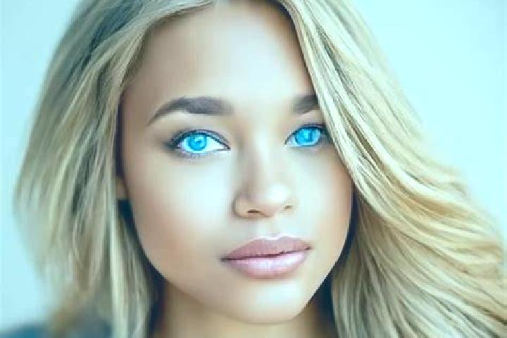 Naomi, 36, a blonde blue-eyed latina companion based in Karangsuko. Offering OWO, Domination, BDSM. Available for incall and outcall, day and evening dates.