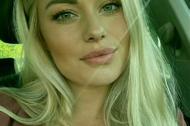 Naomi, 36, a blonde hazel-eyed mixed companion based in Cehovice. Offering GFE, 69, Overnight. Available for incall and outcall, day and evening dates.