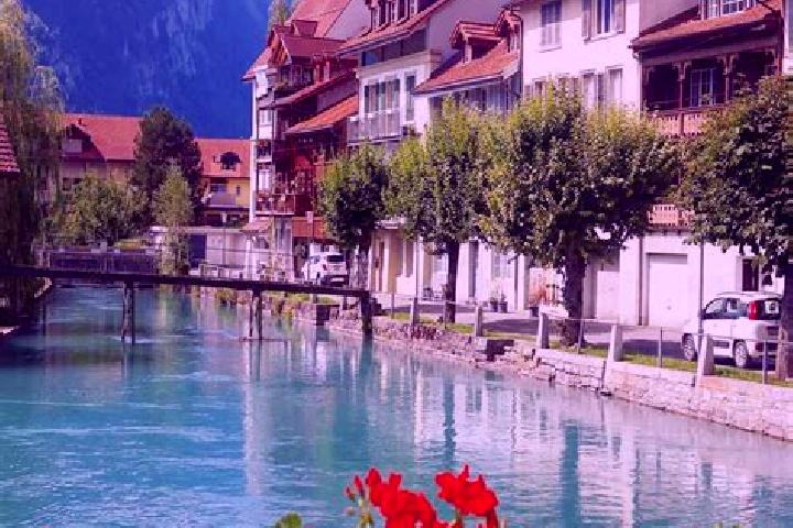 Naomi, 36 — Escort in Albeuve, Switzerland