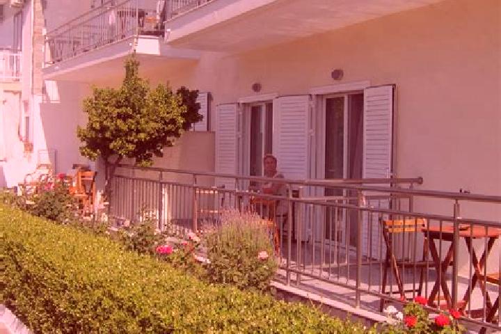Naomi, 36 — Escort in Arisvi, Greece