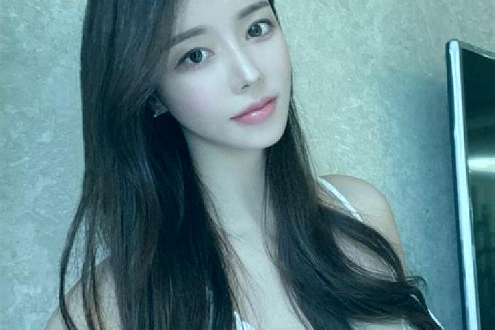 Naomi, 36 — Escort in Yantongshan, China