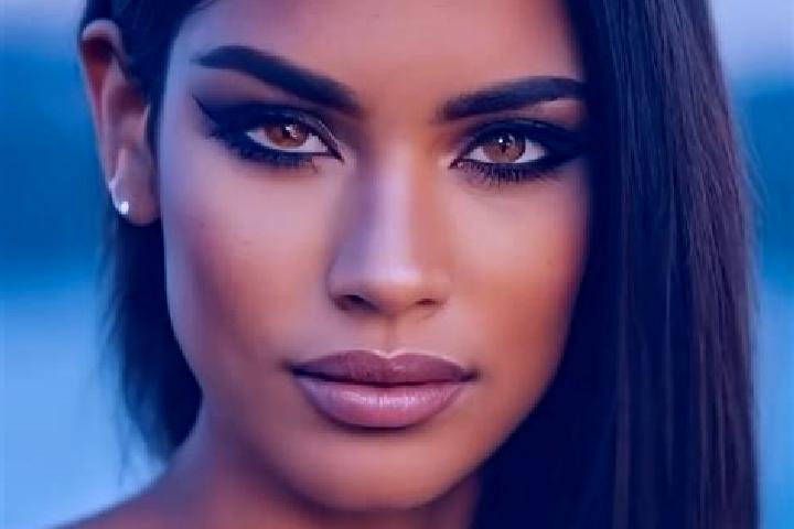 Naomi, 37, a red dark-eyed latina companion based in Wuhu. Offering GFE, Erotic Massage, Travel Companion. Available for incall and outcall, overnight bookin...