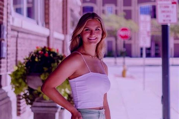 Naomi, 37 — Escort in De Pere, United States