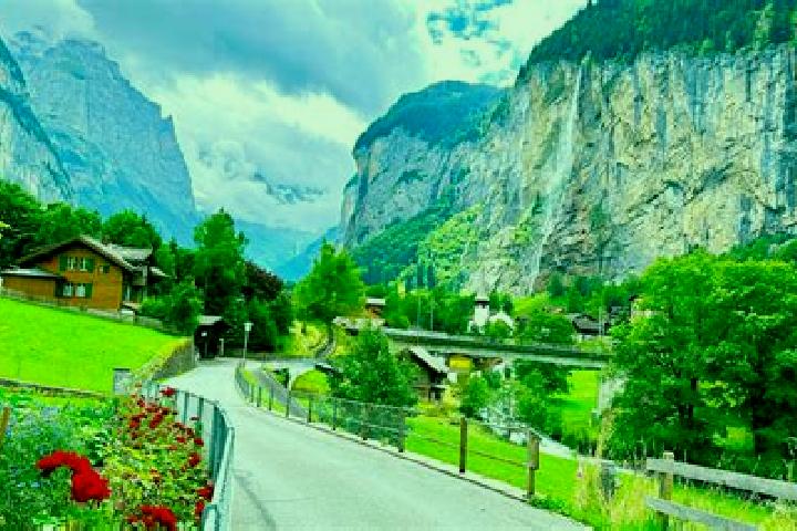 Naomi, 37 — Escort in Nanikon, Switzerland