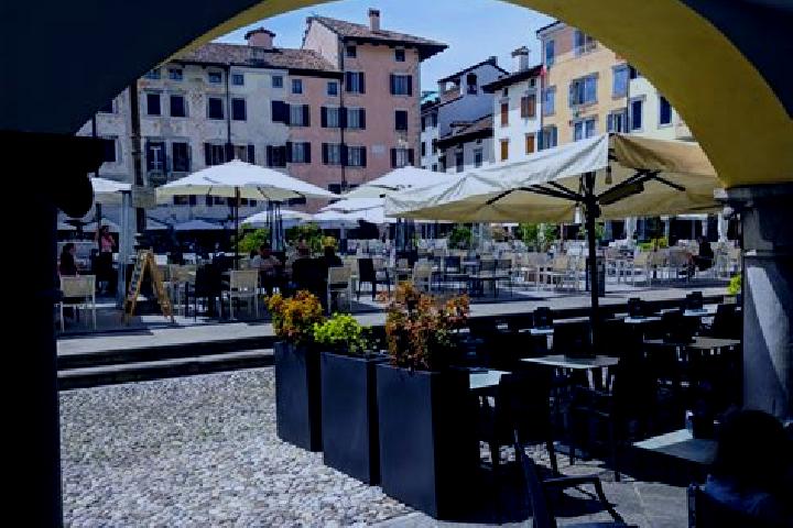 Naomi, 37 — Escort in Pavia di Udine, Italy