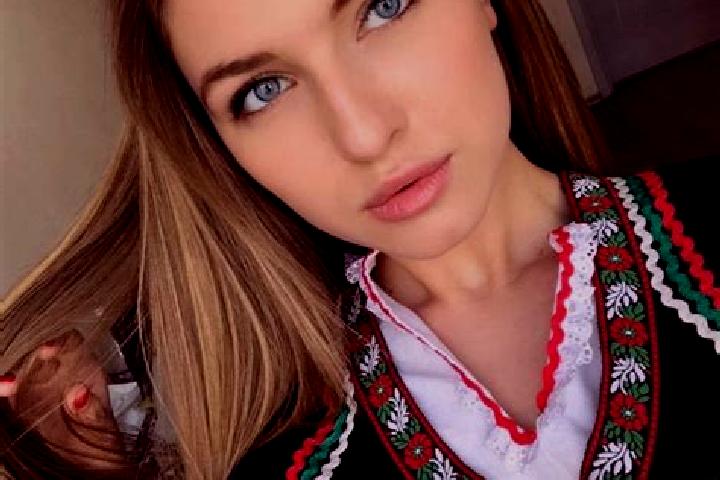 Naomi, 38, a brunette green-eyed slavic companion based in Formica. Offering BDSM, Couples, Tantra, Deep French Kissing. Available for incall and outcall, da...