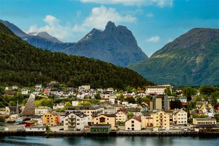 Naomi, 38 — Escort in Andalsnes, Norway