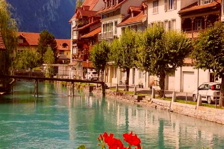 Naomi, 38 — Escort in Au / Mittel-Dorf, Switzerland