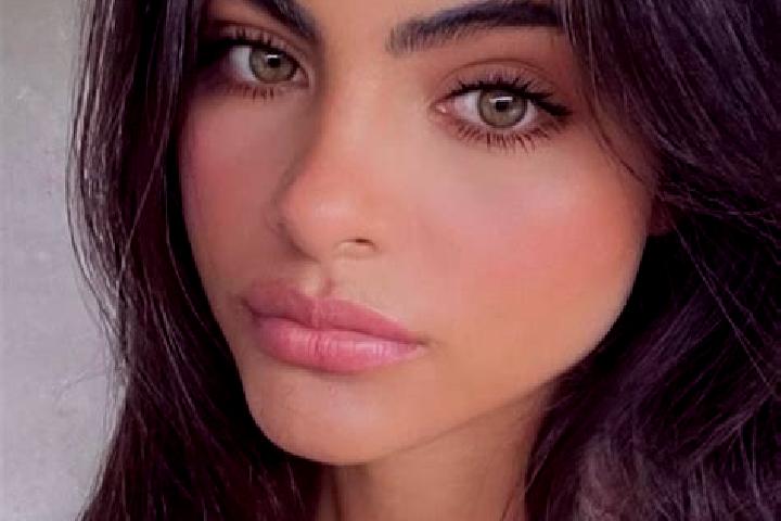 Naomi, 39, a chestnut green-eyed indian companion based in Beredougou. Offering Roleplay, GFE, Massage. Available for incall and outcall, day and evening dates.