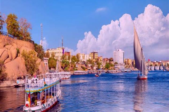 Naomi, 39 — Escort in Az Zayniyah Qibli, Egypt