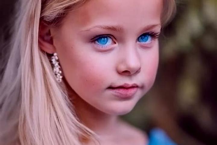 Natalie, 20, a blonde blue-eyed caucasian companion based in Raevlanda. Offering CIM, Tantra, OWO. Available for incall and outcall, day and evening dates.