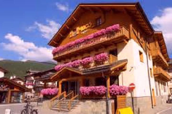 Natalie, 20 — Escort in Livigno, Italy