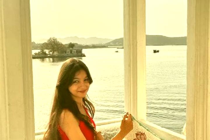 Natalie, 20 — Escort in Niwas, India