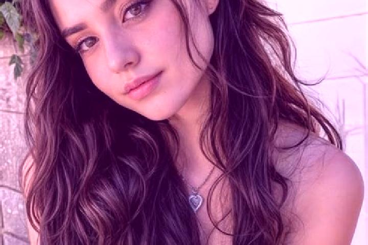 Natalie, 21, a auburn amber-eyed middle eastern companion based in Skaerbaek. Offering Couples, Roleplay, Party Girl, Erotic Massage, OWO. Available for inca...