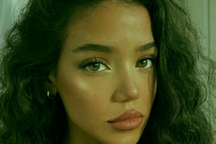 Natalie, 21, a black brown-eyed mediterranean companion based in Roeux. Offering Fetish, CIM. Available for incall and outcall, overnight bookings available.