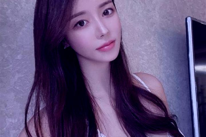 Natalie, 21 — Escort in Retis, Romania