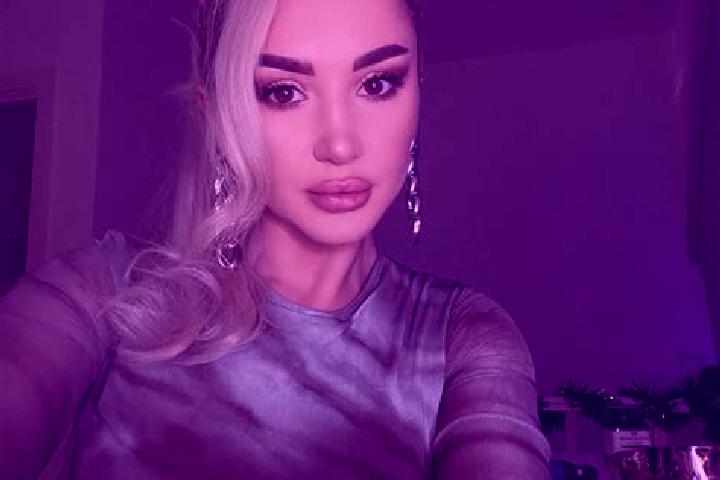 Natalie, 22, a auburn amber-eyed slavic companion based in Taiba. Offering Girlfriend Experience, Dinner Date, GFE, BDSM, Tantra. Available for incall and ou...