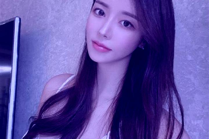 Natalie, 22 — Escort in Yahe, China