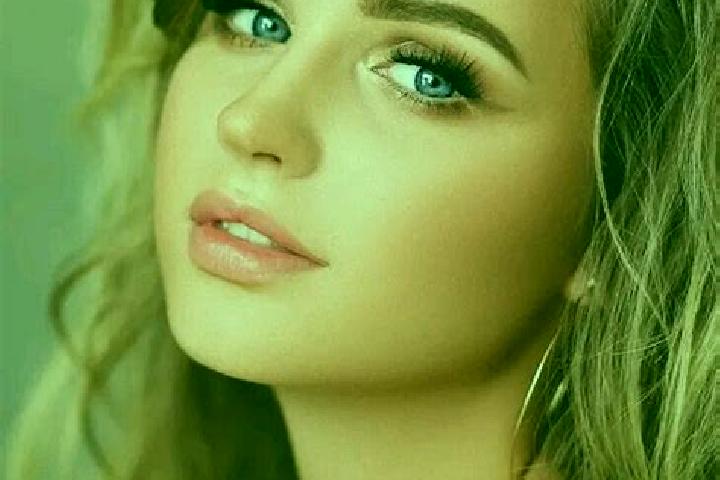 Natalie, 23, a dark blonde blue-eyed mediterranean companion based in Vallabregues. Offering Erotic Massage, Deep French Kissing, Prostate Massage. Available...