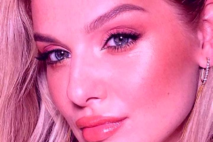 Natalie, 23, a dark blonde green-eyed caribbean companion based in Mammola. Offering Striptease, Erotic Massage, Deep French Kissing, Massage. Available for ...