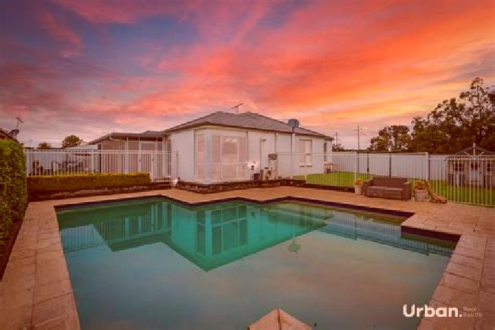 Natalie, 23 — Escort in Heddon Greta, Australia