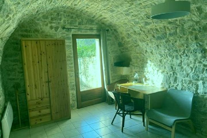 Natalie, 23 — Escort in Sainte-Croix-de-Quintillargues, France