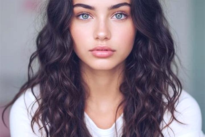 Natalie, 24, a auburn amber-eyed mediterranean companion based in Ravina. Offering OWO, Striptease, Massage. Available for incall and outcall, day and evenin...