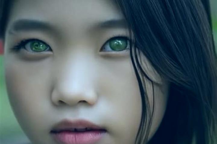 Natalie, 24, a red green-eyed asian companion based in Sproetau. Offering Massage, Girlfriend Experience, Deep French Kissing. Available for incall and outca...