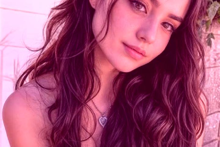 Natalie, 24, a red hazel-eyed middle eastern companion based in Ceranesi. Offering Overnight, CIM, Party Girl, Dinner Date, Roleplay. Available for incall an...