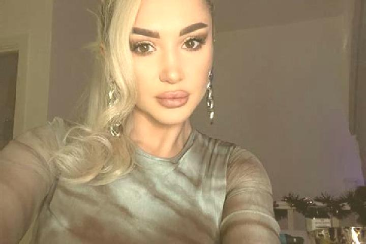 Natalie, 25, a blonde grey-eyed middle eastern companion based in Miesenbach. Offering GFE, Striptease. Available for incall and outcall, day and evening dates.