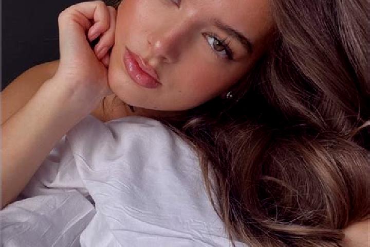 Natalie, 26, a chestnut hazel-eyed latina companion based in Banjar Pekenjelodan. Offering Prostate Massage, Tantra, GFE, A-Level, Deep French Kissing. Avail...