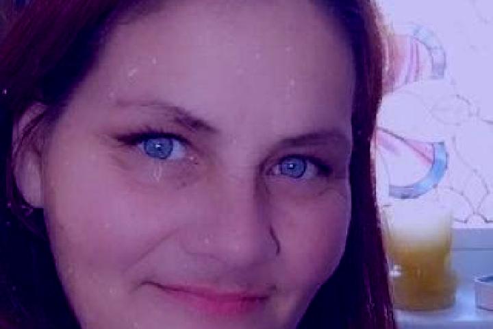 Natalie, 26, a red dark-eyed european companion based in Portosin. Offering OWO, Massage. Available for incall and outcall, day and evening dates.