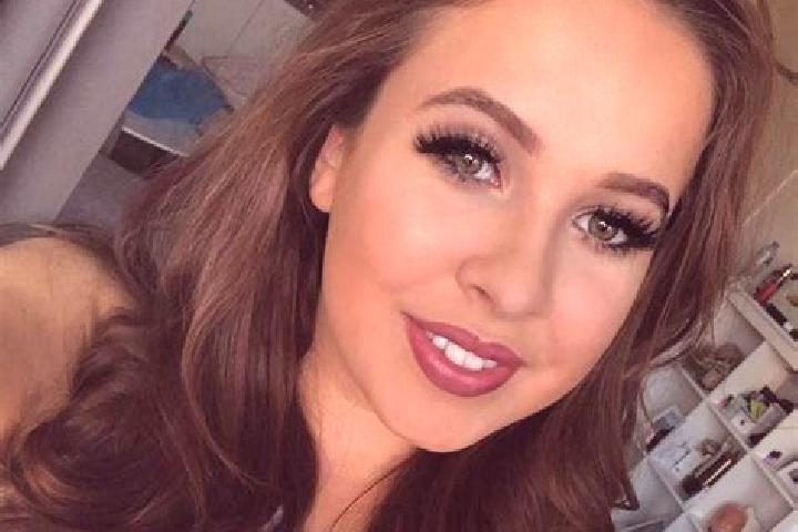 Natalie, 27, a brunette amber-eyed mixed companion based in Leon. Offering Striptease, Roleplay, Tantra, Party Girl. Available for incall and outcall, overni...