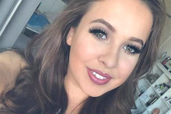 Natalie, 27, a red brown-eyed mixed companion based in Ferik. Offering Couples, Dinner Date, CIM, Erotic Massage, Deep French Kissing. Available for incall a...
