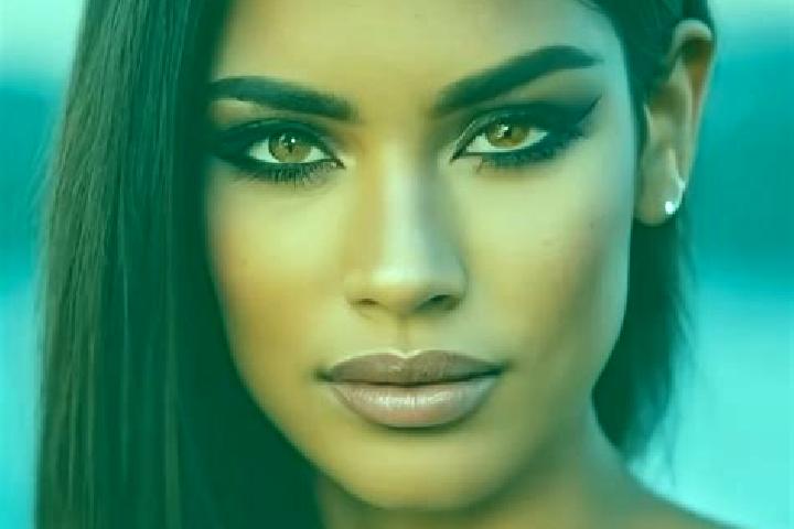 Natalie, 27, a red green-eyed latina companion based in Bersezio. Offering Roleplay, GFE, Prostate Massage. Available for incall and outcall, overnight booki...