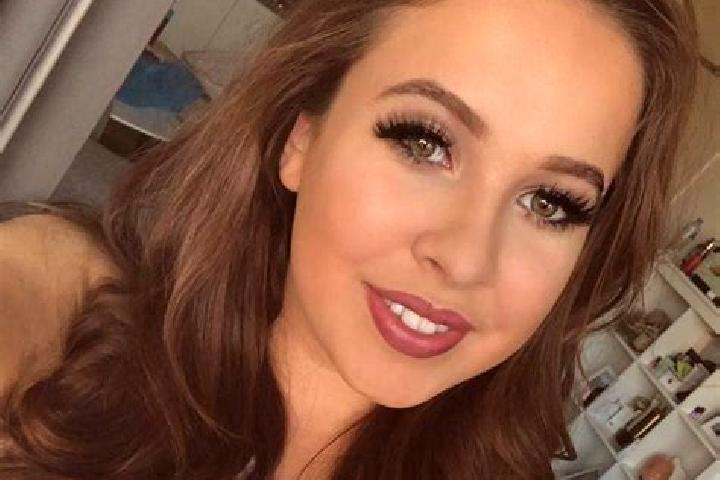 Natalie, 27, a red grey-eyed caucasian companion based in Auby. Offering Erotic Massage, Striptease, Party Girl, GFE. Available for incall and outcall, overn...