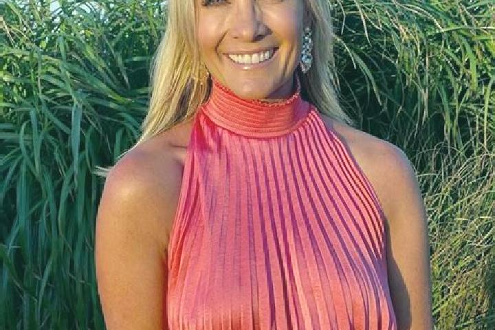 Natalie, 27 — Escort in Evanston, Canada
