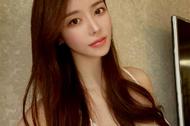 Natalie, 27 — Escort in Shuangtashan, China