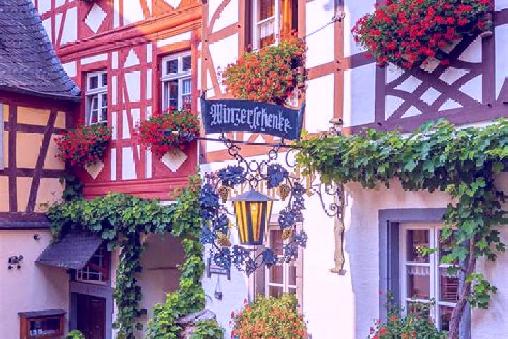 Natalie, 28 — Escort in Hoheischweiler, Germany