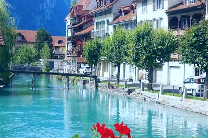 Natalie, 28 — Escort in Zaziwil, Switzerland