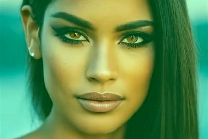 Natalie, 29, a red green-eyed latina companion based in Romano Canavese. Offering OWO, Tantra, Striptease. Available for incall and outcall, day and evening ...
