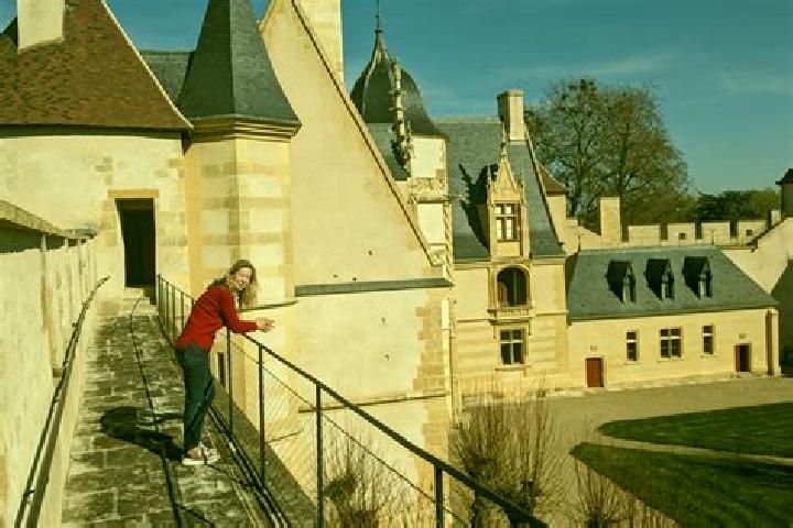 Natalie, 29 — Escort in Ainay-le-Chateau, France