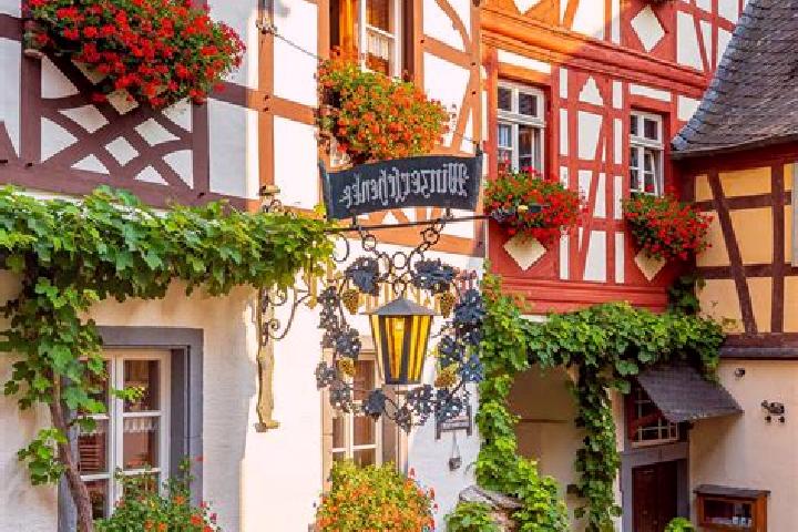Natalie, 29 — Escort in Musweiler, Germany