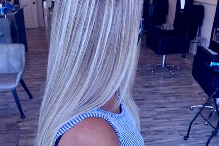 Natalie, 30, a blonde brown-eyed mediterranean companion based in Blons. Offering Party Girl, Couples, OWO, Massage. Available for incall and outcall, overni...