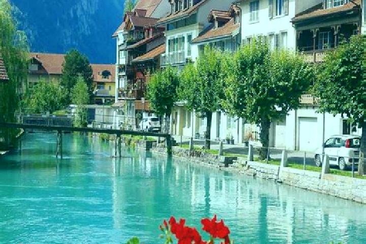 Natalie, 30 — Escort in Oberhuenigen, Switzerland