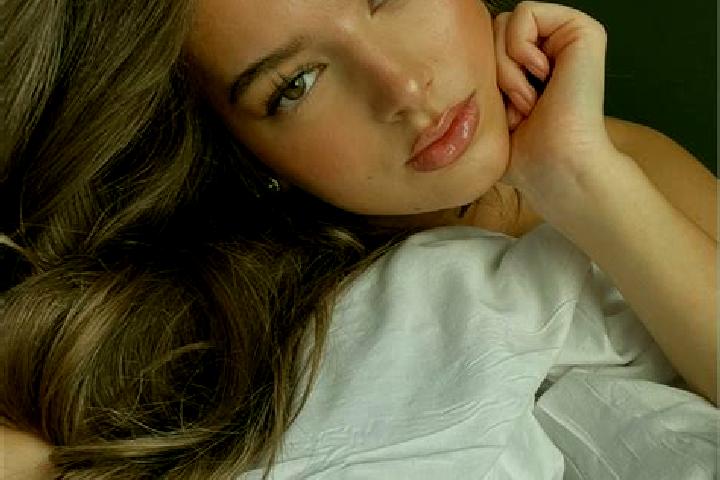 Natalie, 32, a brunette hazel-eyed latina companion based in Cadafais. Offering Striptease, Prostate Massage, Overnight, CIM, Girlfriend Experience. Availabl...