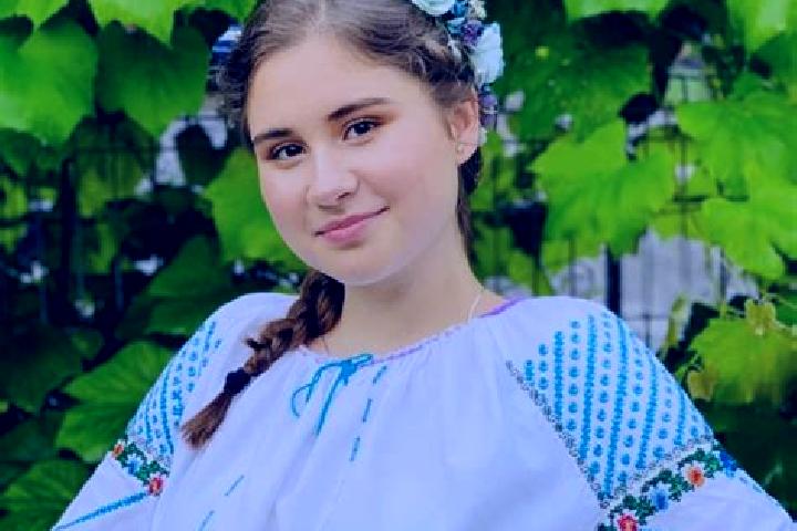 Natalie, 32 — Escort in Cetan, Romania