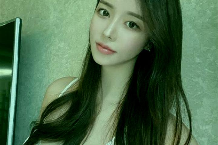 Natalie, 32 — Escort in Zhuhe, China